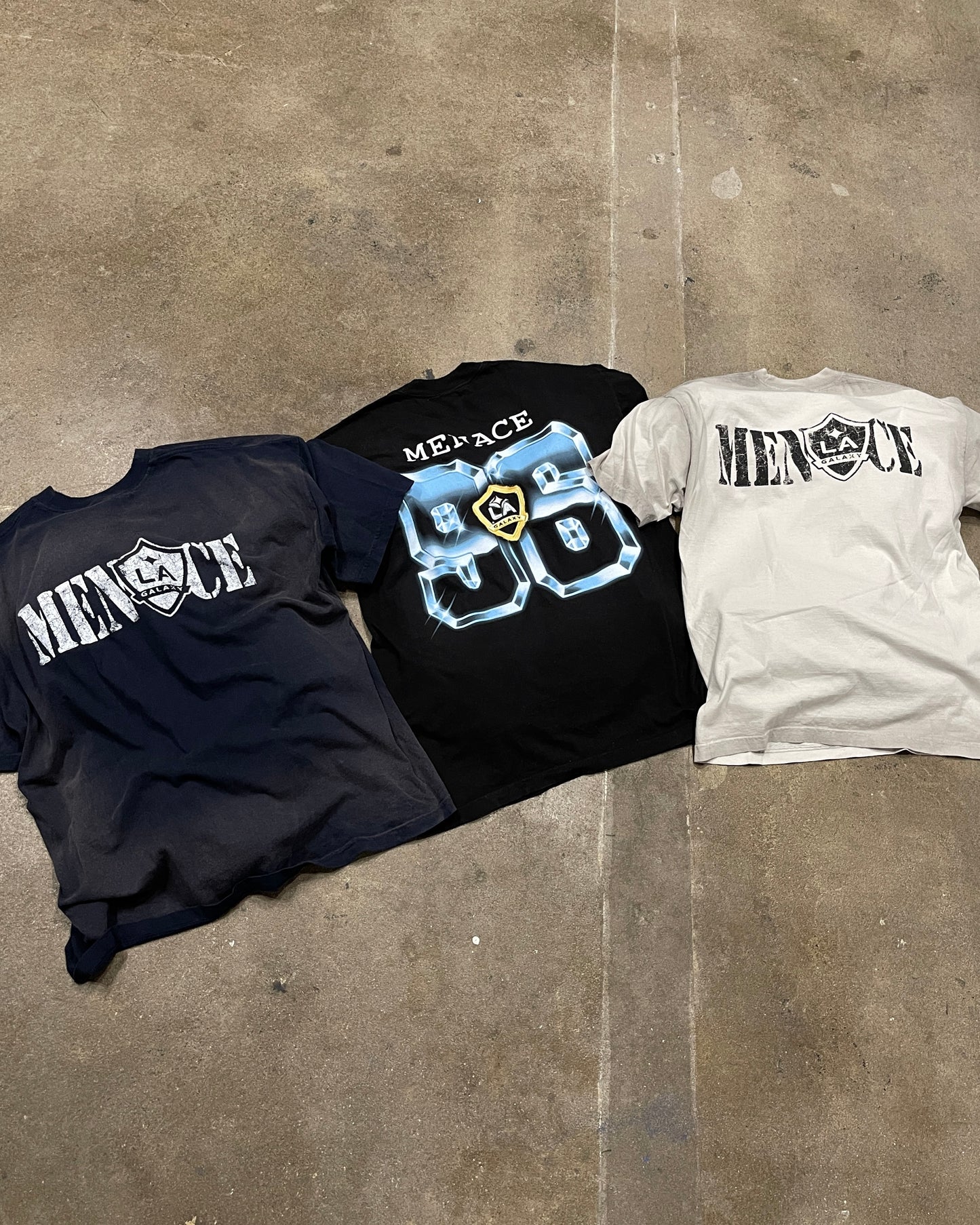 GALAXY OVERWASHED LOGO T-SHIRT (PIGMENT-SPRAYED SEAMS)