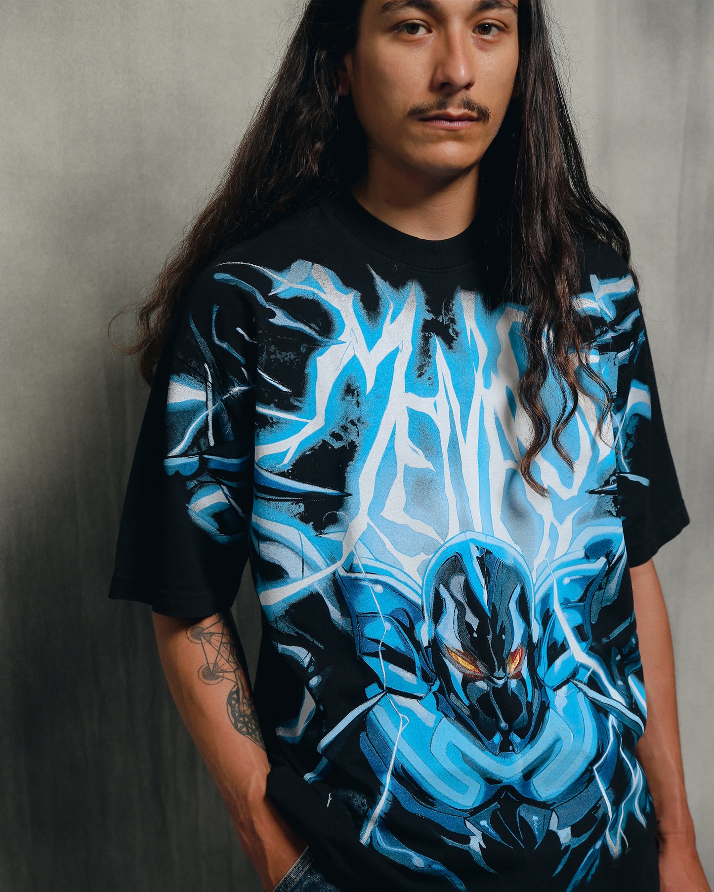 BLUE BEETLE x MENACE T-SHIRT (OVERSIZED PRINT)