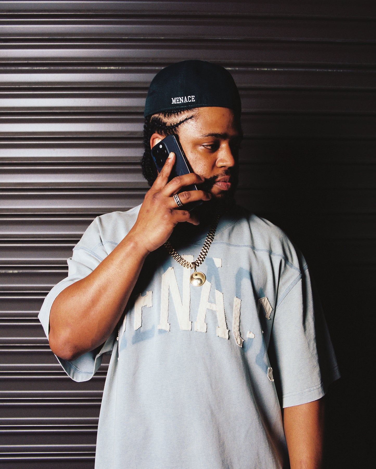 TEAM LOGO STEEL-PLATED BRIM FITTED CAP