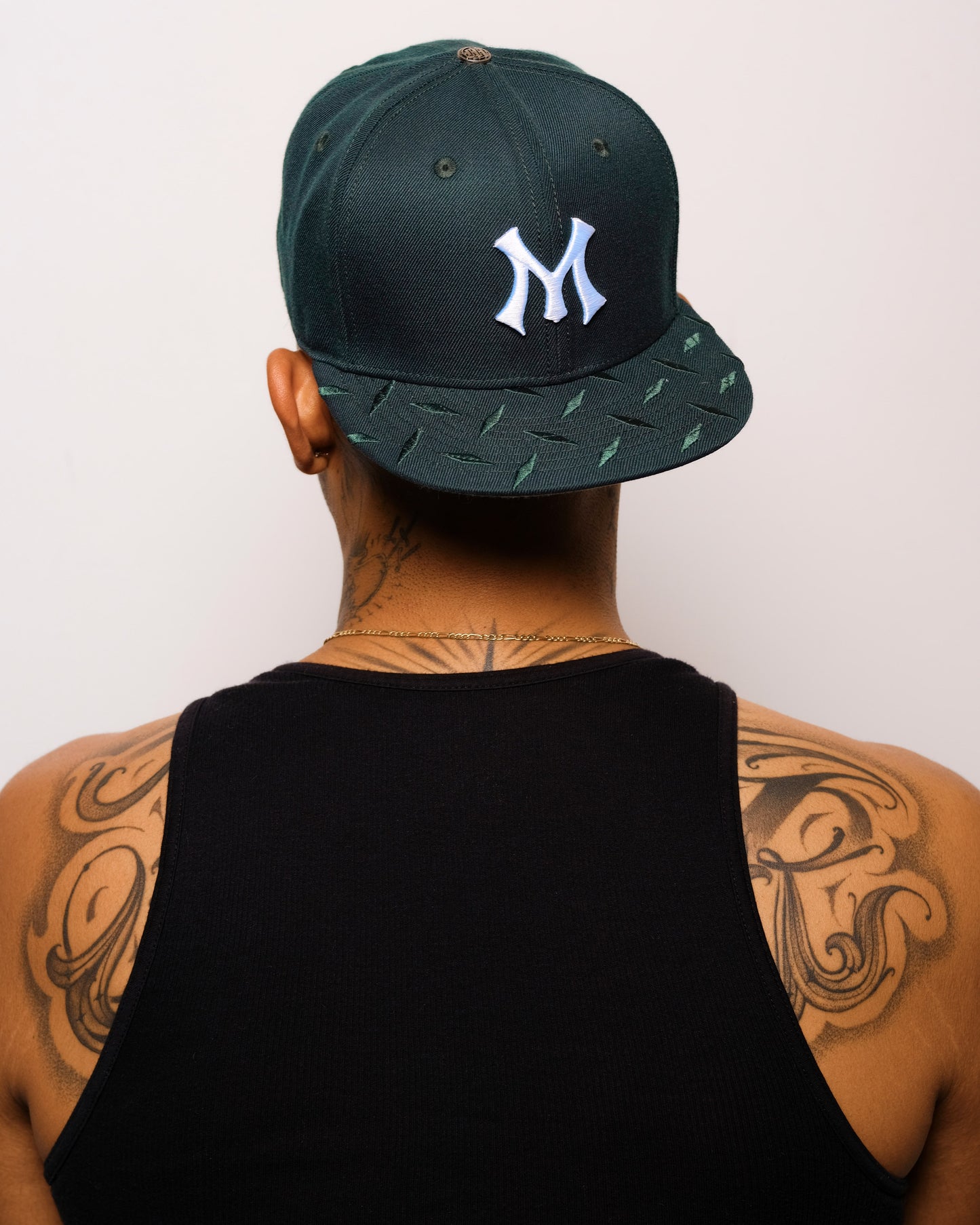 TEAM LOGO STEEL-PLATED BRIM FITTED CAP