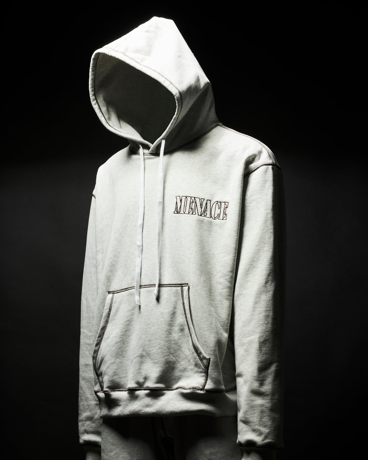 HOODIE MIT KONTRASTSTICH-LOGO