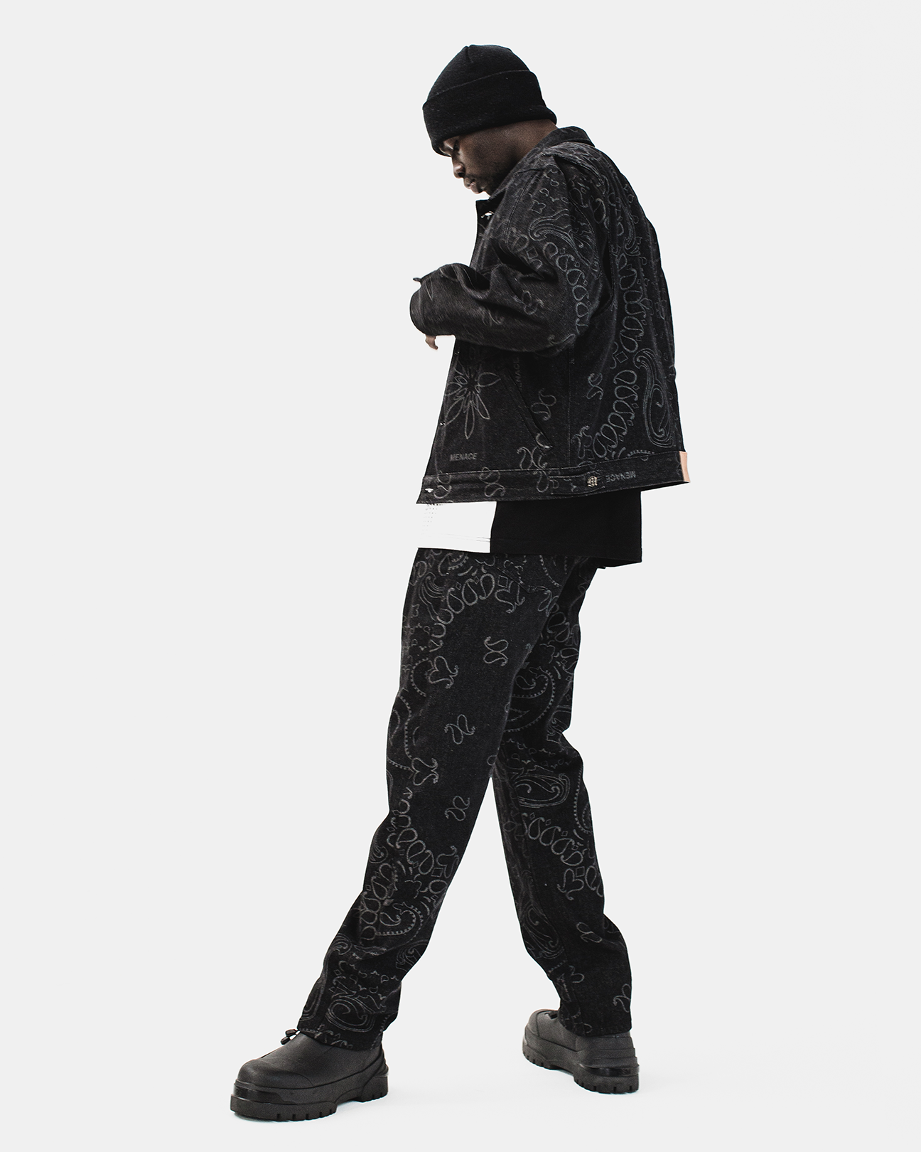 LASER ENGRAVED PAISLEY DENIM PANTS by MENACE