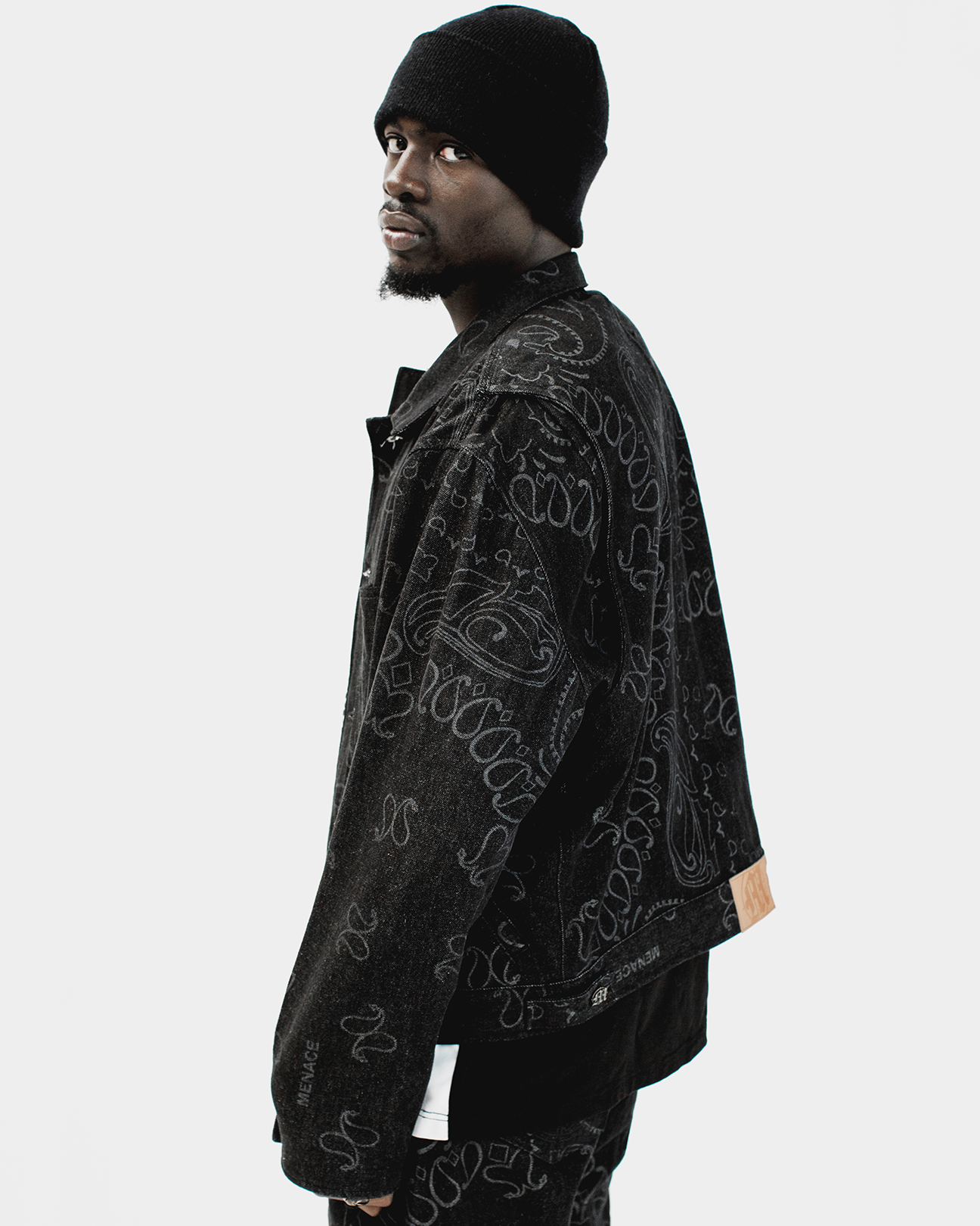 LASER ENGRAVED PAISLEY DENIM PANTS by MENACE