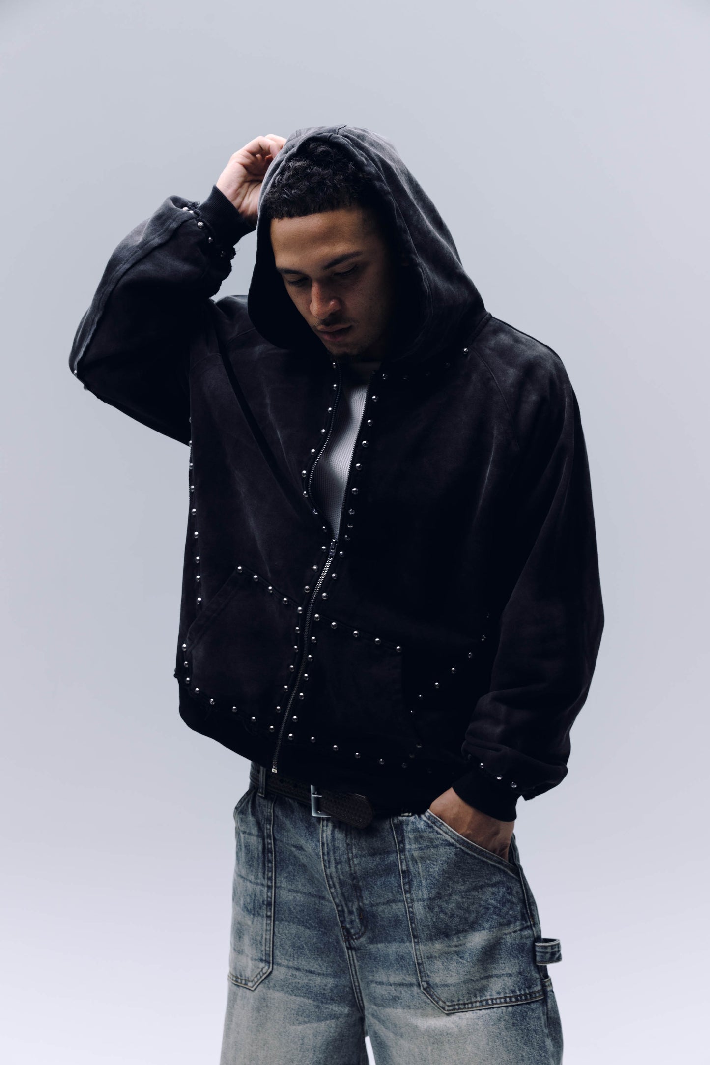 Kapuzenpullover mit Reißverschluss aus Metallniete