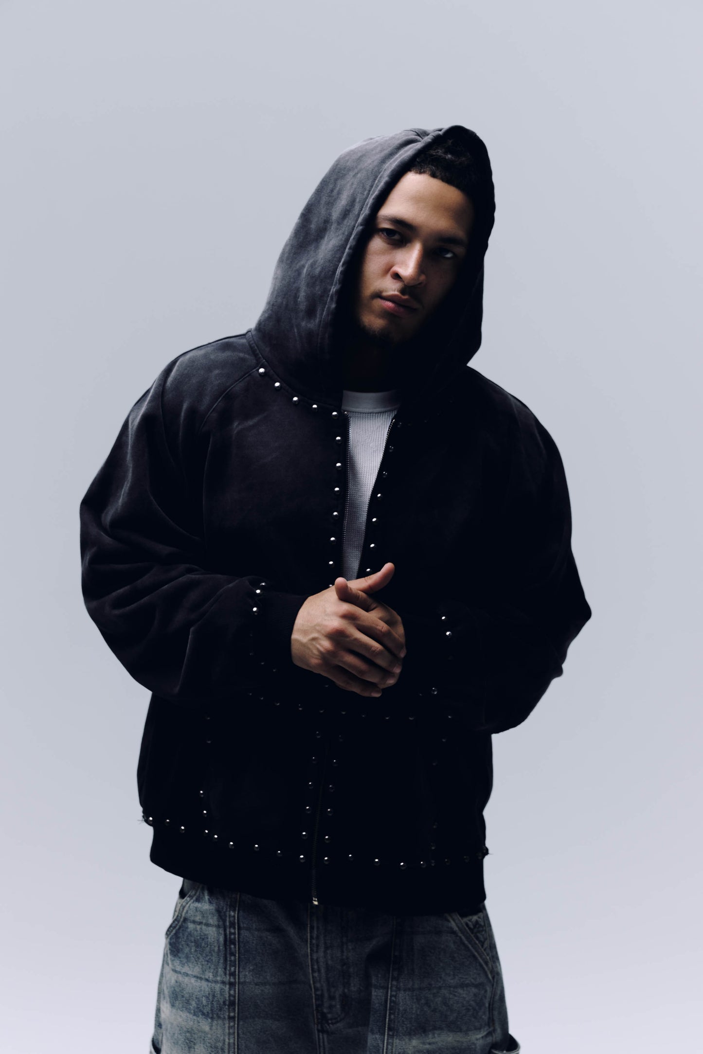 Kapuzenpullover mit Reißverschluss aus Metallniete