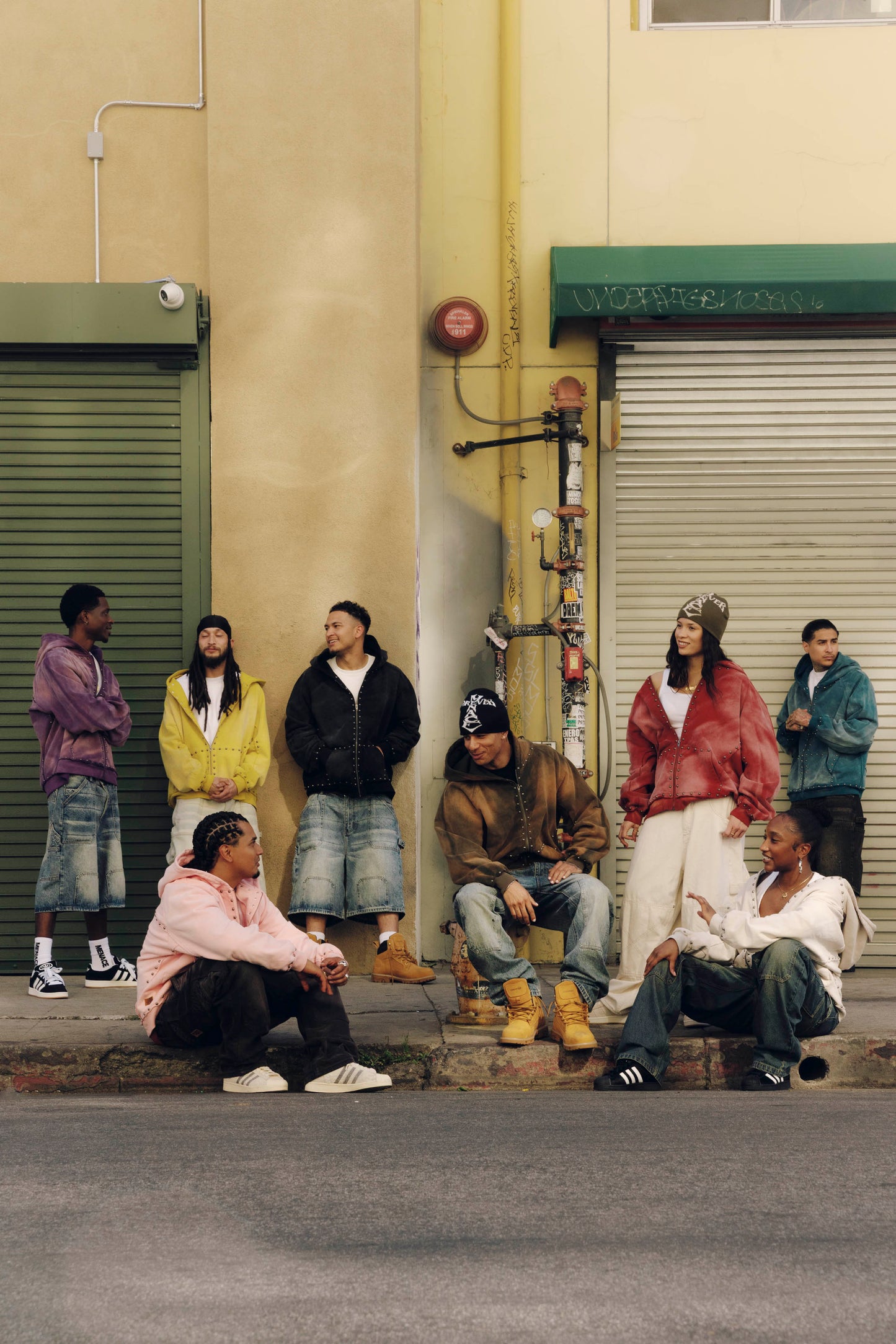 Kapuzenpullover mit Reißverschluss aus Metallniete