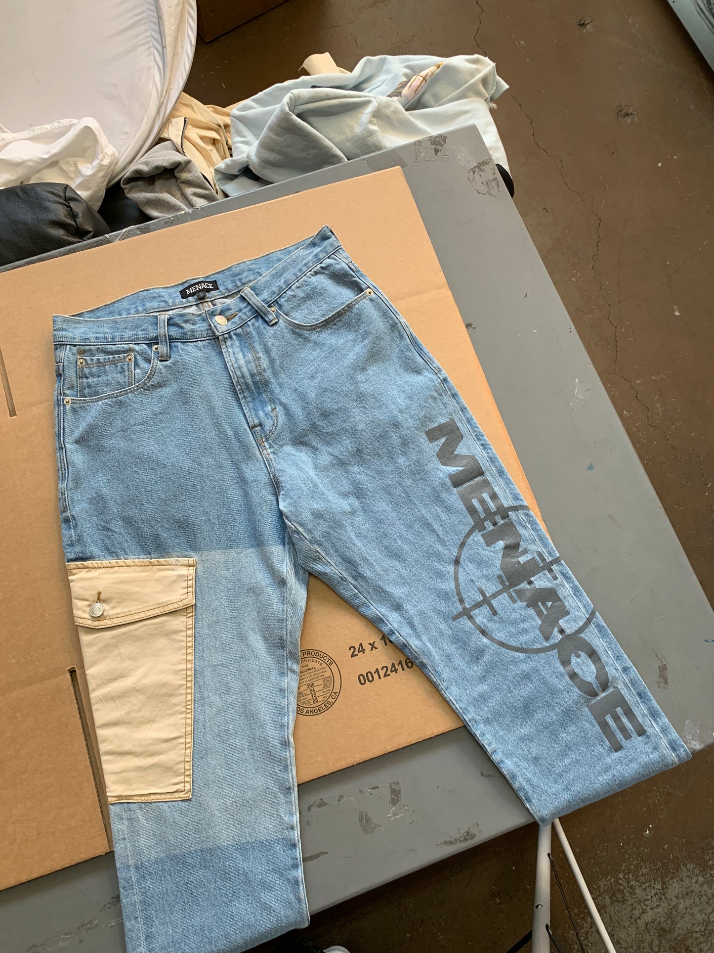 TARGET LOGO CARGO POCKET DENIM PANTS by MENACE